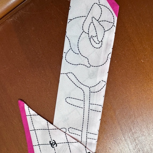 Chic Pink and White Patterned Women's Scarf - Picture 2 of 2